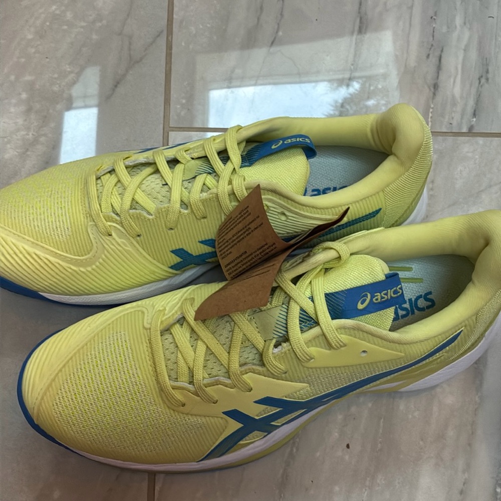 Brand new pair of ASICS tennis sneakers size 9 women’s
